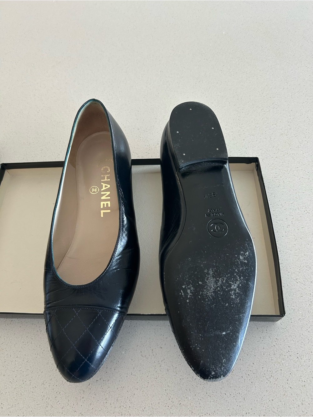 CHANEL Black Quilted Leather Pointed-Toe Flats - Picture 4 of 7